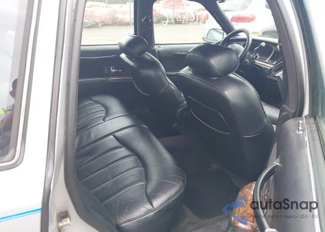 1995 Lincoln Town Car Executive z USA, uszkodzony, nr VIN 1LNLM81WXSY601533